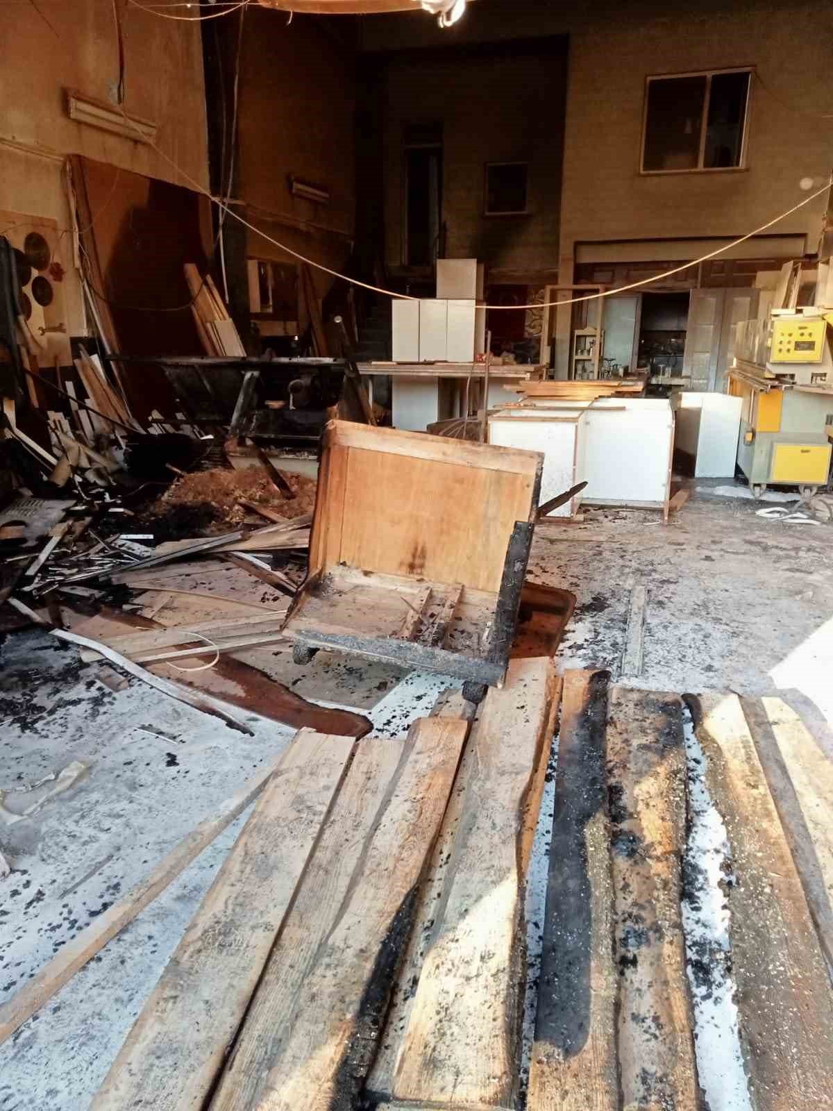 Ahşap atölyesinde yangın