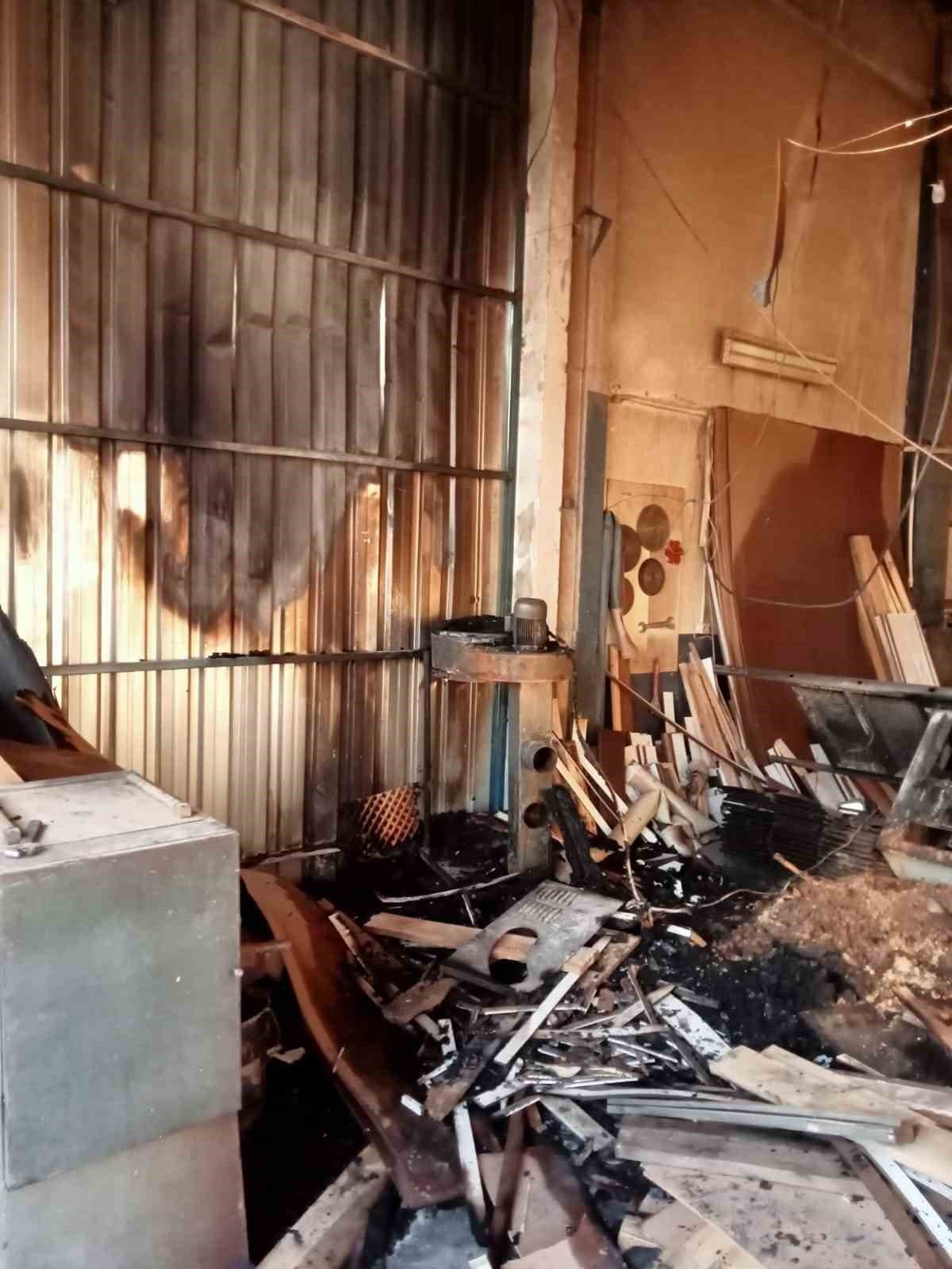 Ahşap atölyesinde yangın