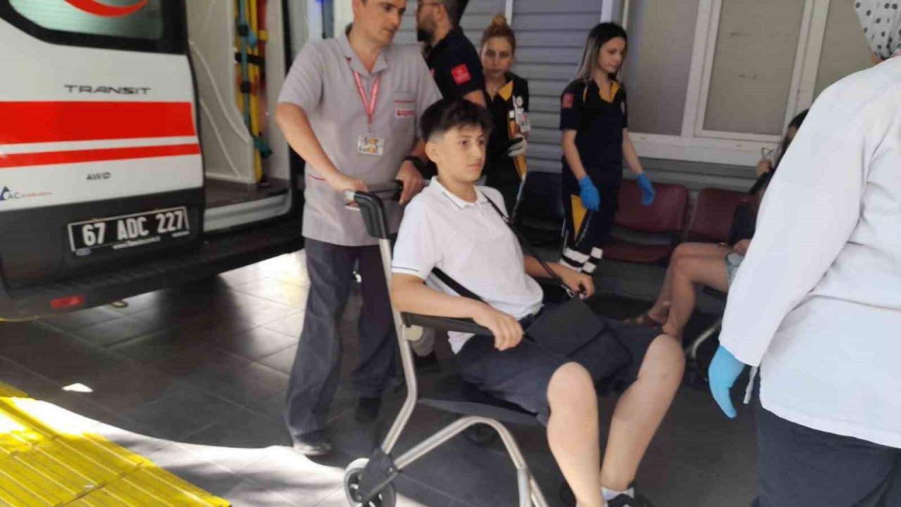 Motosiklet çocuklara çarptı