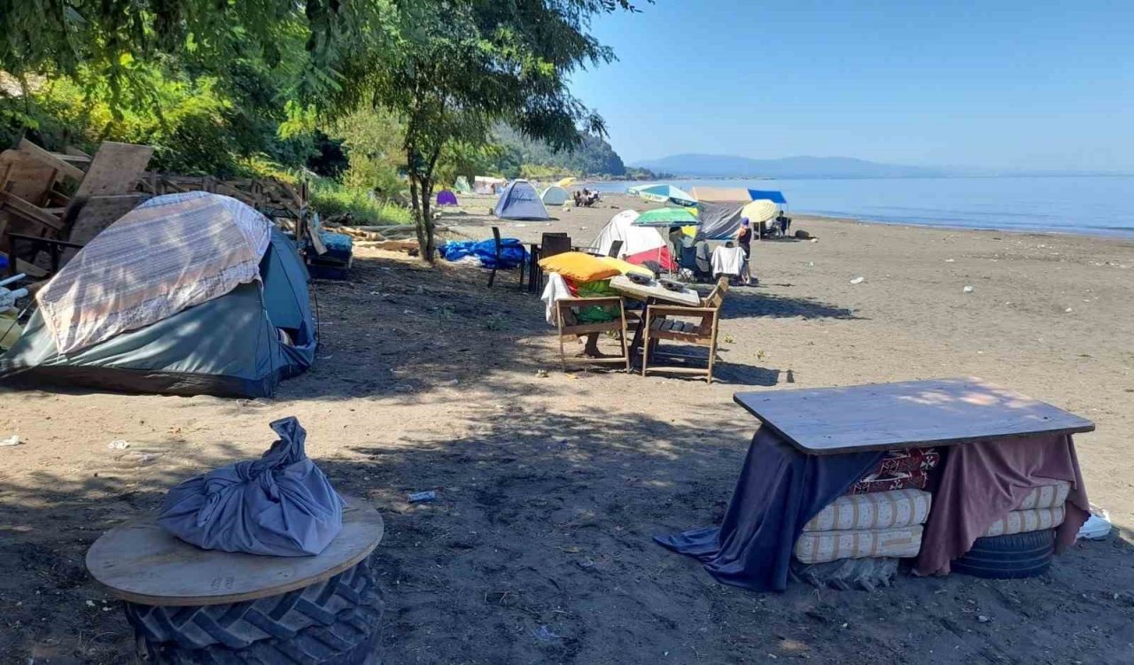 Kaçak yapılar polis eşliğinde yıkıldı