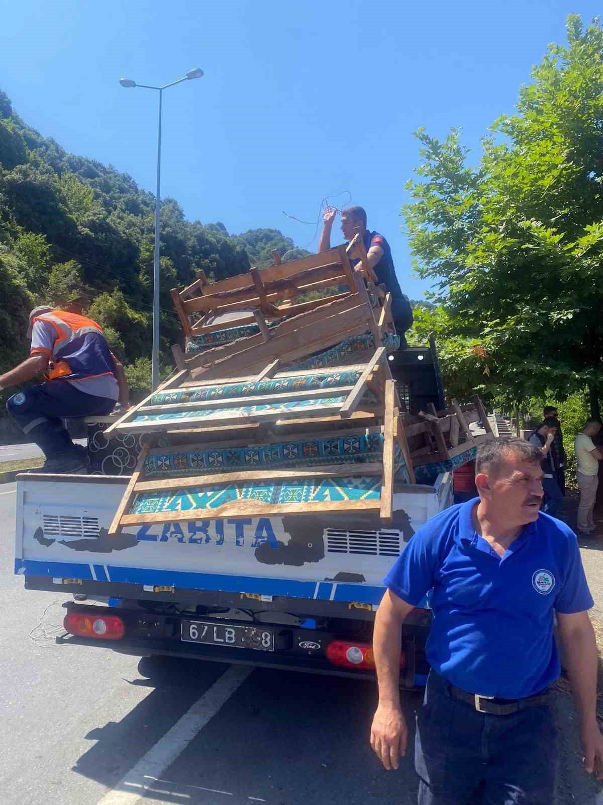 Kaçak yapılar polis eşliğinde yıkıldı