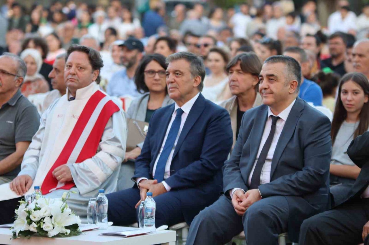 Gül: “Cumhuriyetin ikinci yüzyılına girerken önem vermemiz gereken konunun eğitim olduğuna inanıyorum”