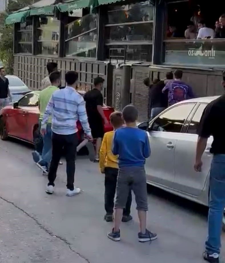 Aksaray’da taşlı yumruklu kavga kameraya yansıdı