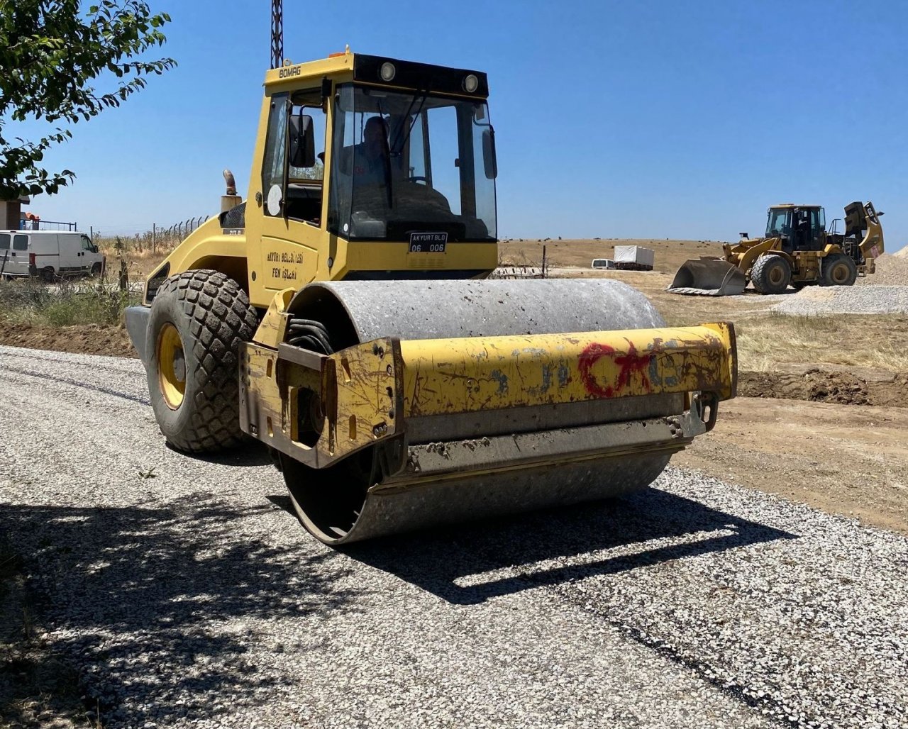 Akyurt’ta sathi kaplama asfalt çalışması başladı