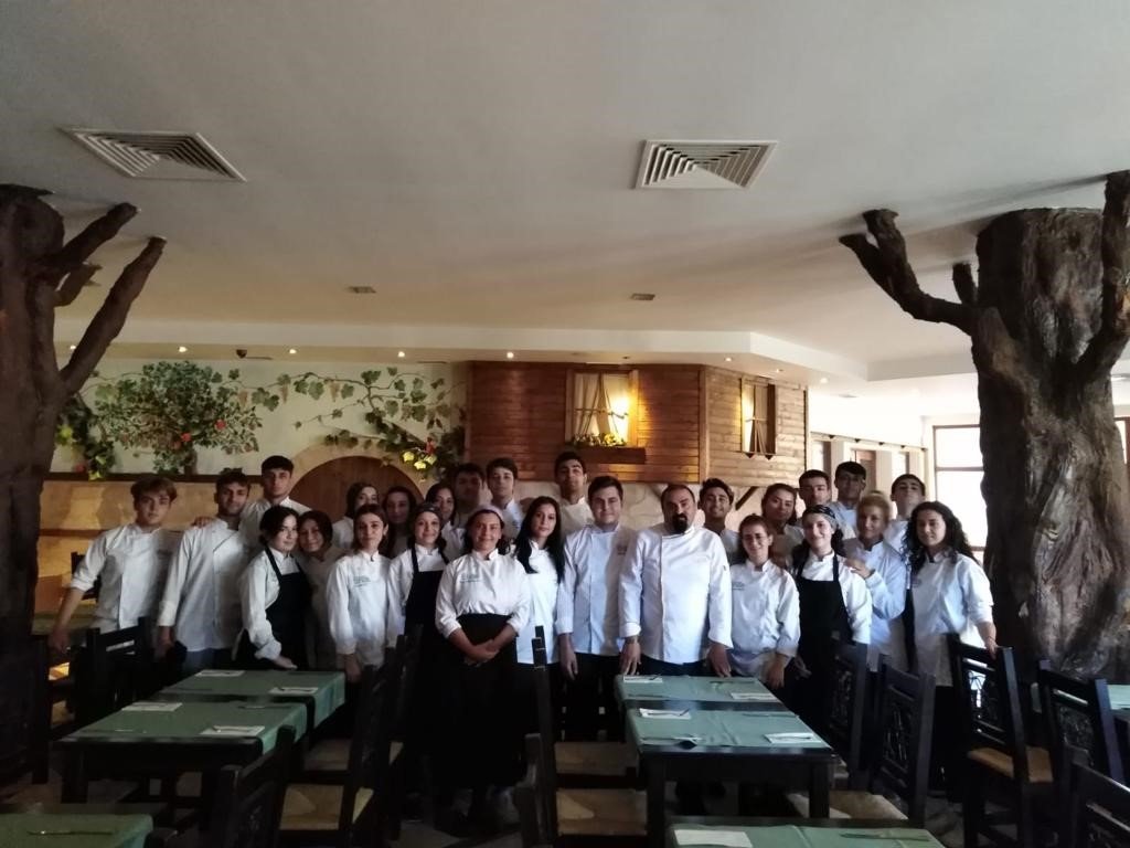 ALKÜ aşçılık öğrencileri Avrupa’da staj görüyor