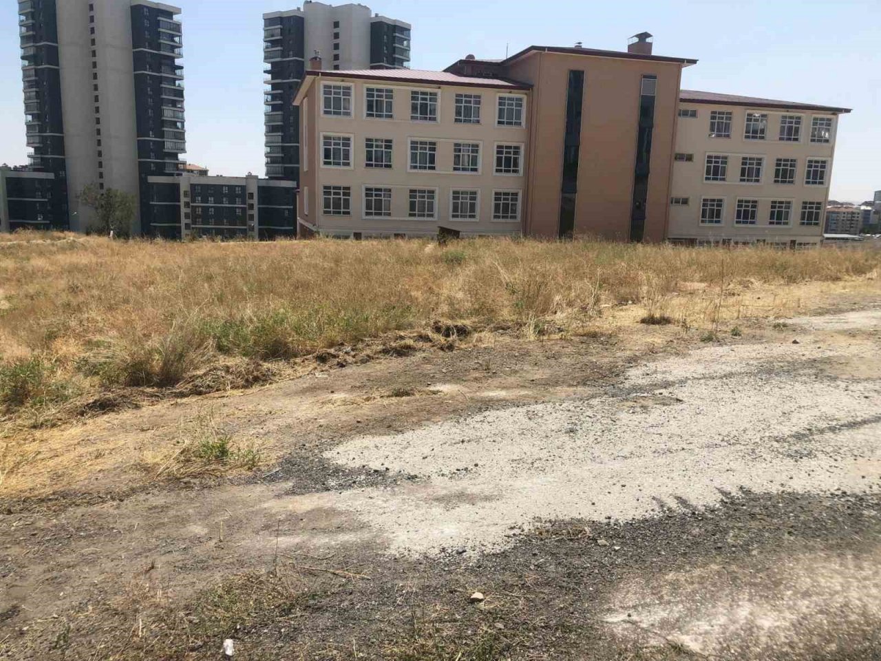 Köpeklerin saldırdığı 13 yaşındaki çocuk ölümden döndü