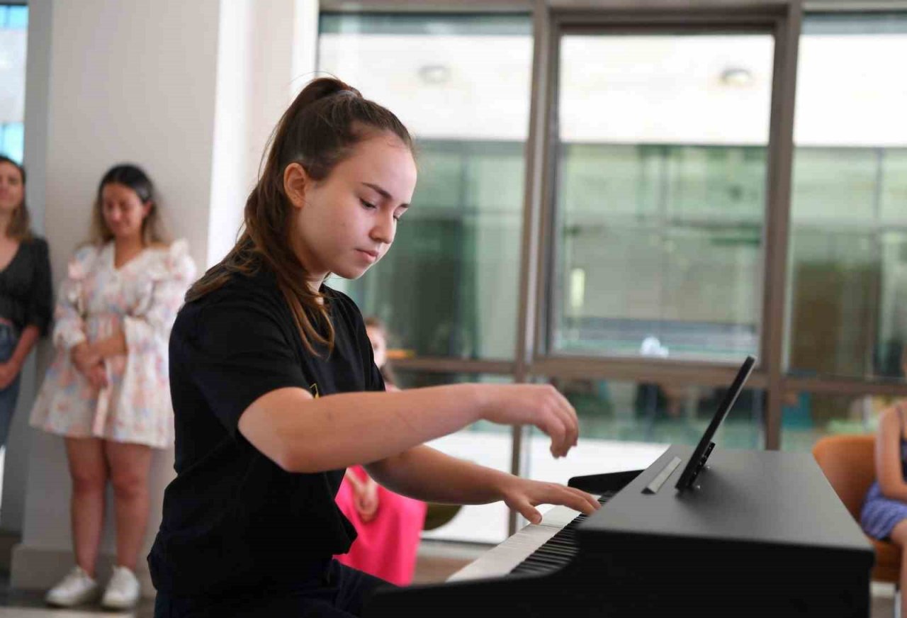 Konyaaltı Belediyesi Müzik Akademisi’nden üniversiteye