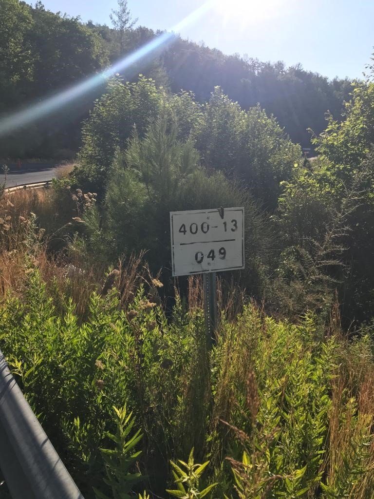 Gazipaşa’da cam yüklü kamyon devrildi: 1 yaralı