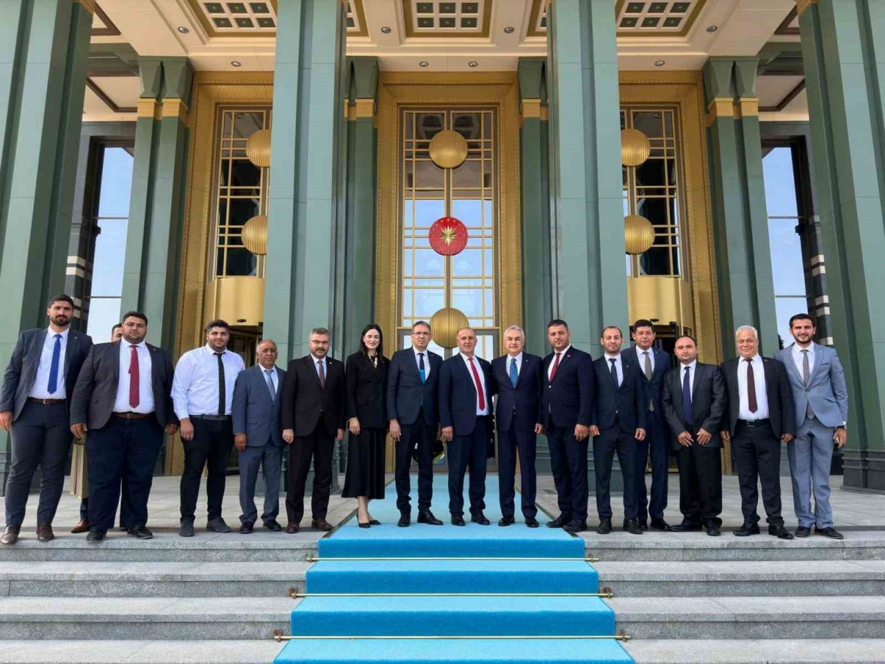 Rozetini, Cumhurbaşkanı Erdoğan taktı