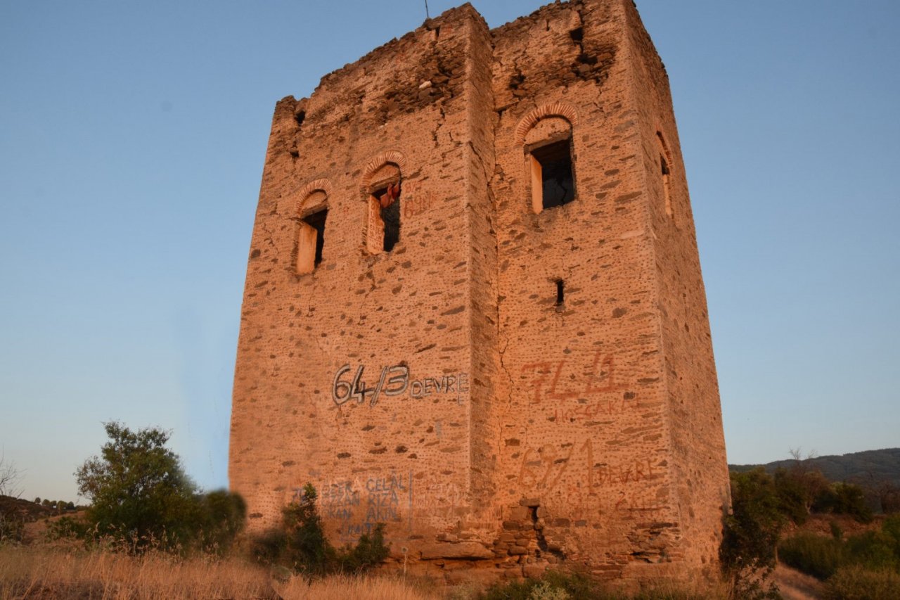 Donduran Kulesi, güçlendirme bekliyor