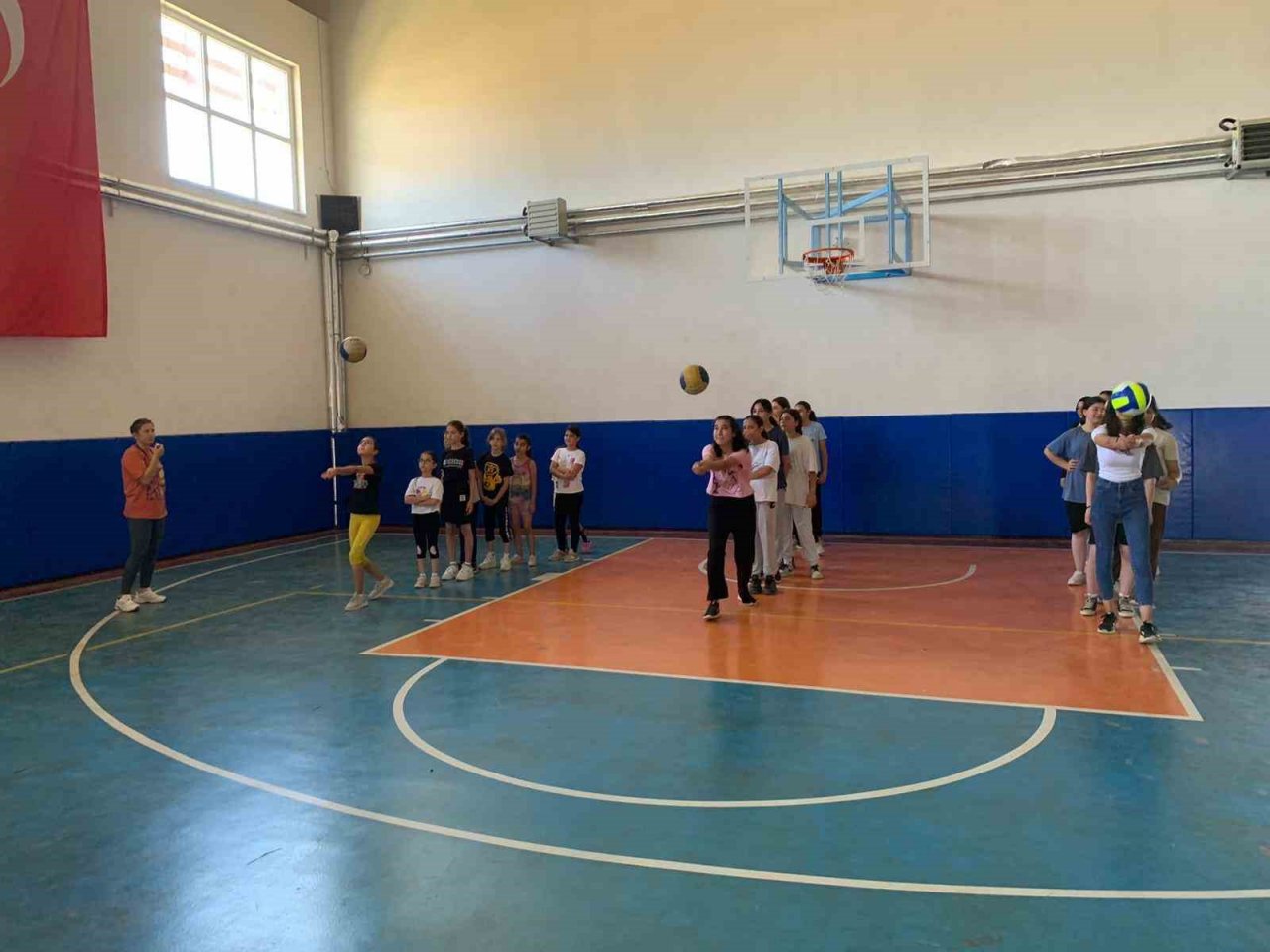 Başmakçı’da Spor Okulları eğitimleri devam ediyor