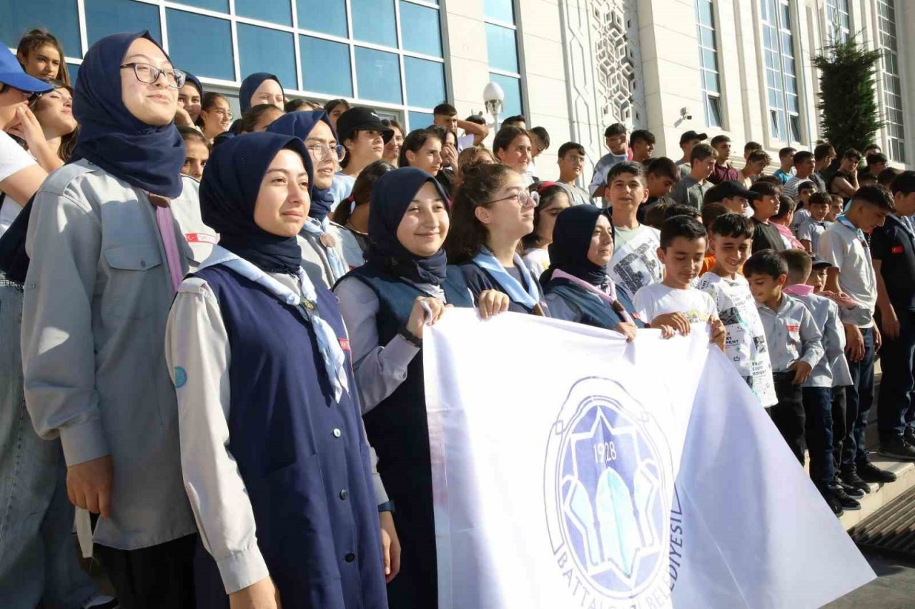 Battalgazi’de depremzede öğrencilere izcilik kampı