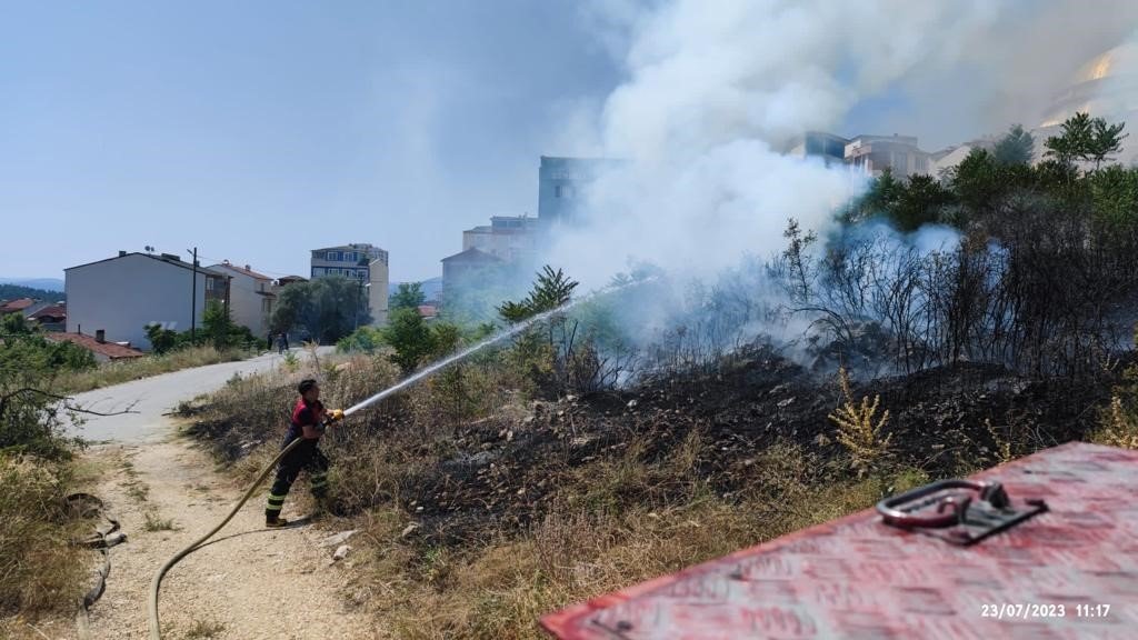 Bilecik’te makilik çıkan yangın büyümeden söndürüldü
