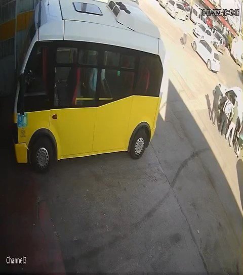 Dalgın sürücü yolun karşısına geçen yayaya çarptı