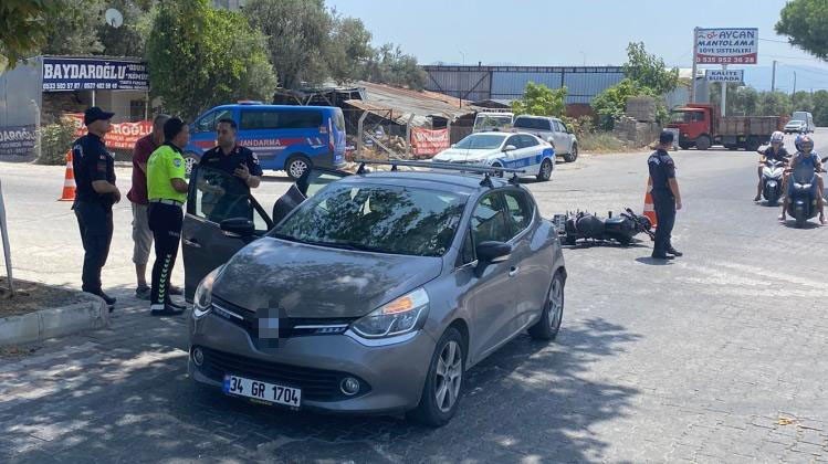 Edremit’te motosiklet otomobile çarptı: 2 yaralı