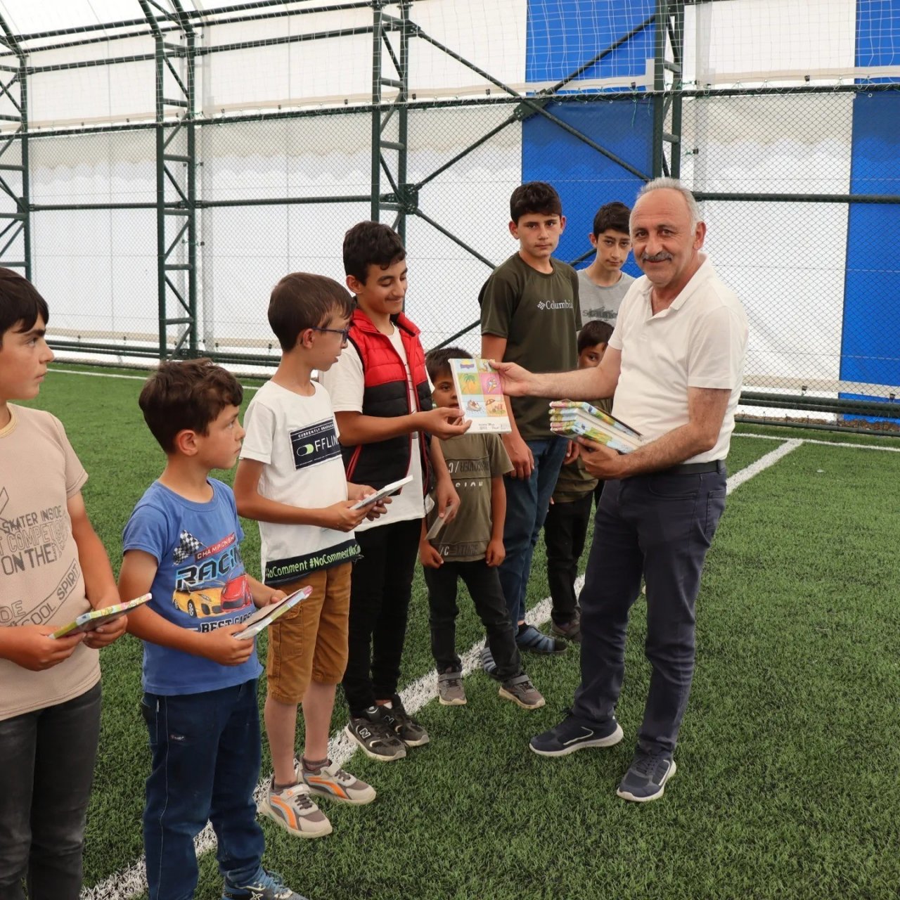 Kuran kursu öğrencileri halı sahada ter döktü