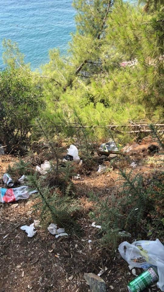 Fethiye Yarımadası’ndaki çöplere vatandaşlar tepki gösterdi