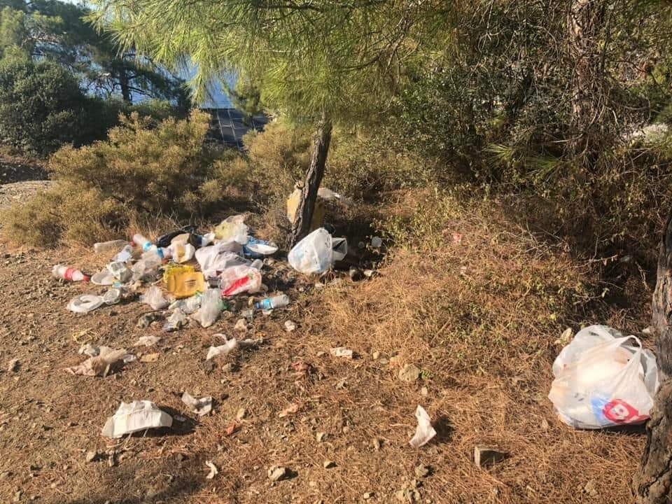 Fethiye Yarımadası’ndaki çöplere vatandaşlar tepki gösterdi