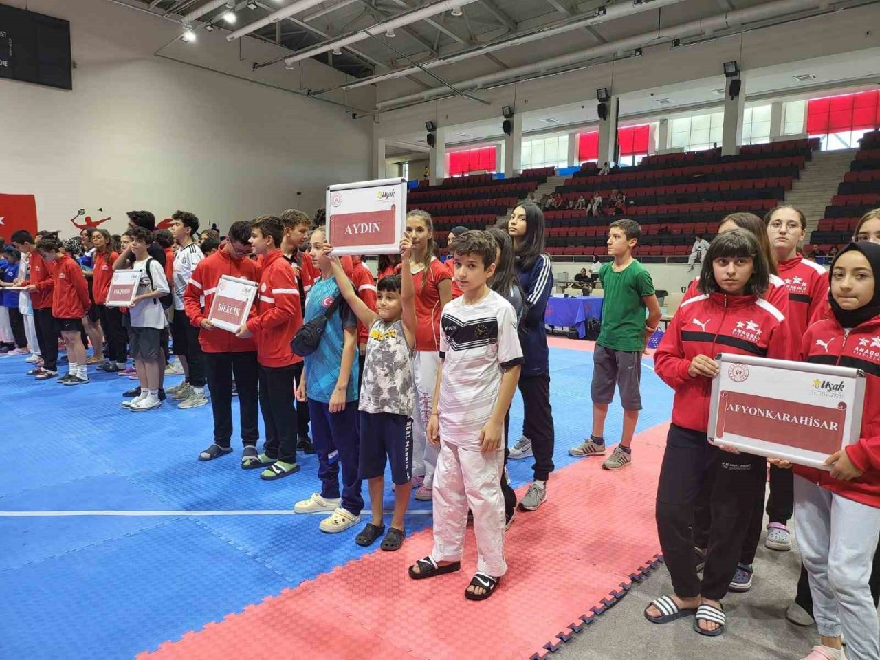 Anadolu Yıldızlar Ligi Taekwondo grup müsabakaları Uşak’ta yapılıyor