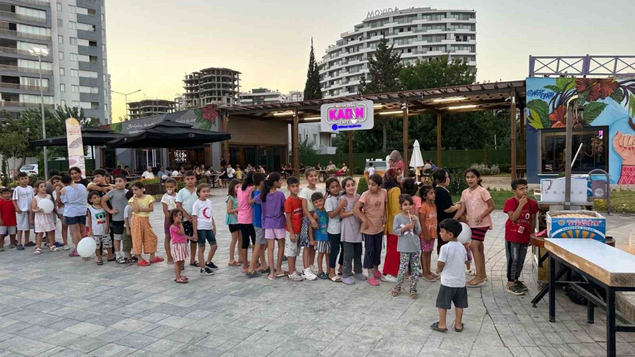 Seyhan’da ‘dondurma kebap’ şovu