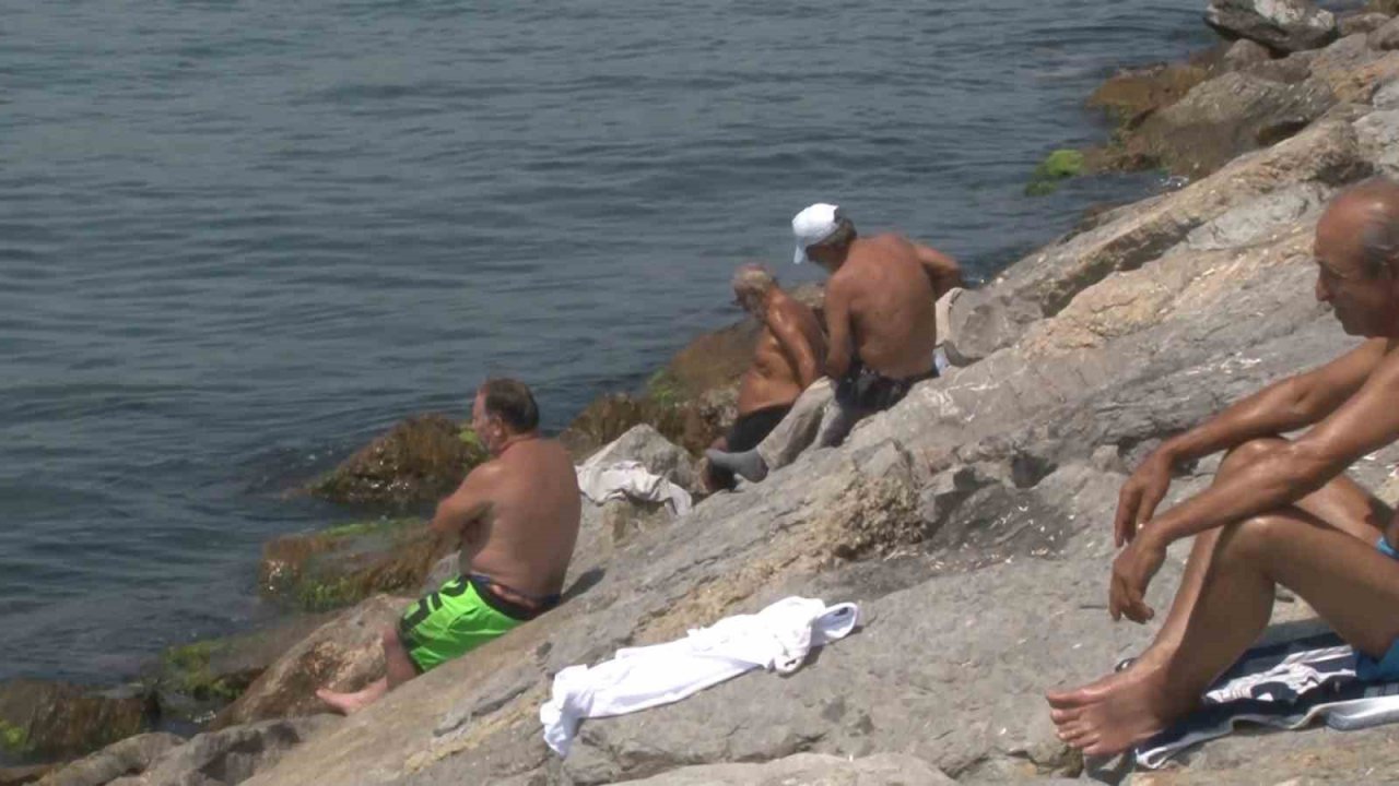 İstanbul’da sıcaklık arttı, vatandaşlar soluğu sahillerde aldı