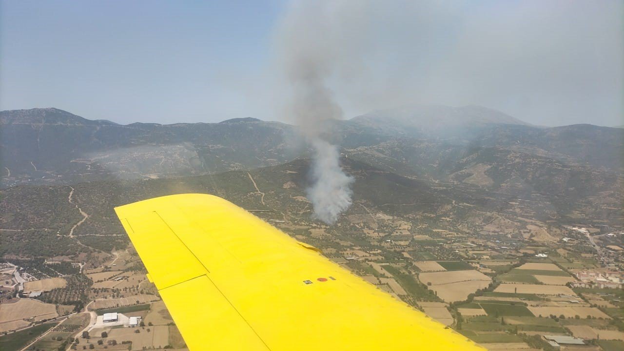 İzmir’de orman yangını başladı, havadan müdahale ediliyor