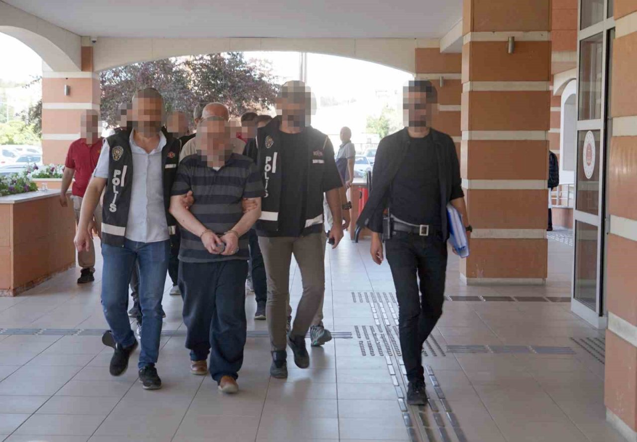 Milyonluk vurgun yaparak ortadan kaybolan şüpheliler, metruk binada saklanırken yakalandı