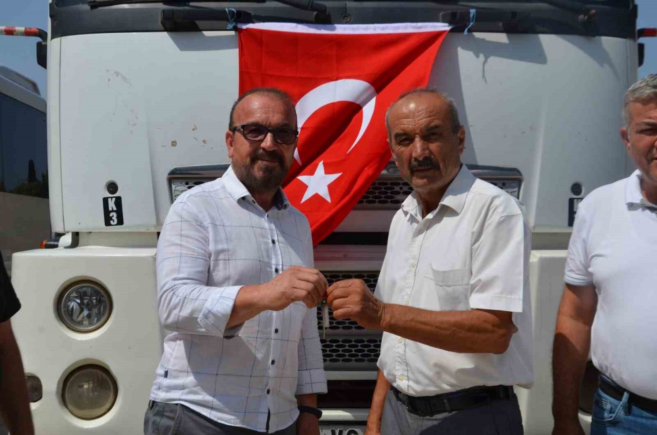 Koçarlı Belediyesi, İncirliova Belediyesi’ne kamyon tahsis etti