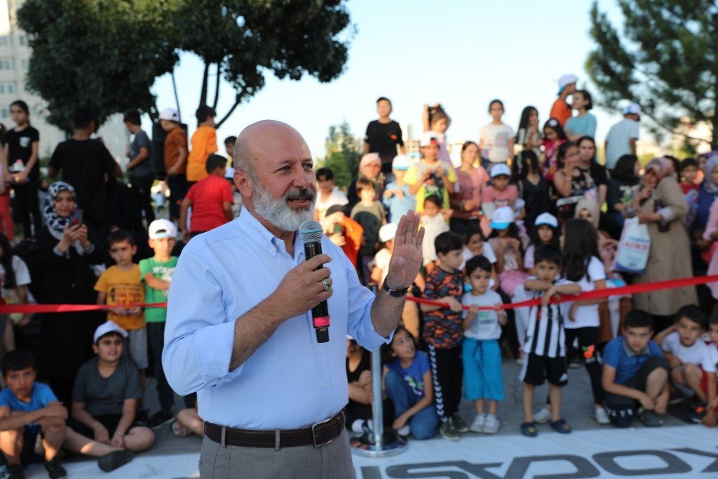 Başkan Çolakbayrakdar; “Şenliklerimizle çocukların yüzleri gülerken, ailelerde nostalji yaşıyor”