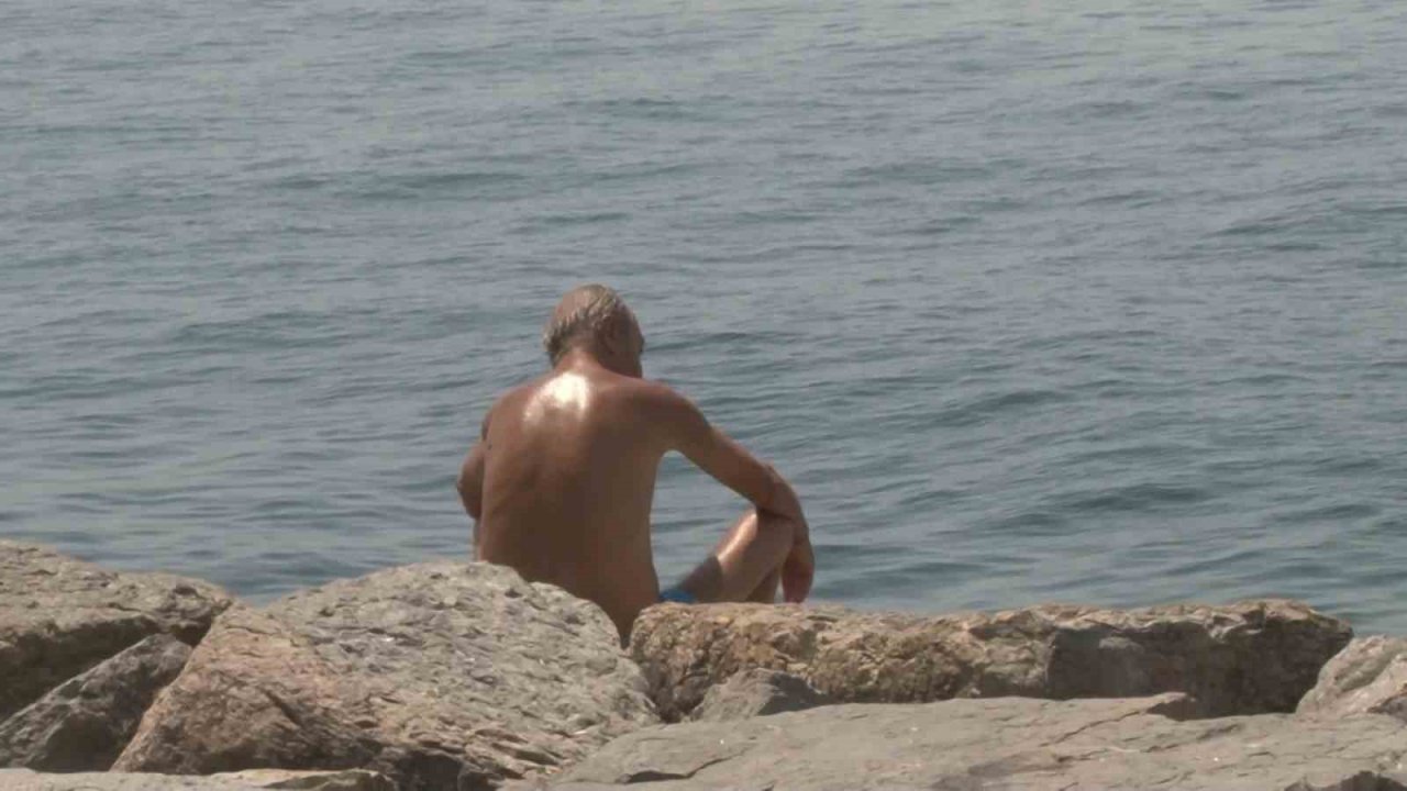 İstanbul’da sıcaklık arttı, vatandaşlar soluğu sahillerde aldı