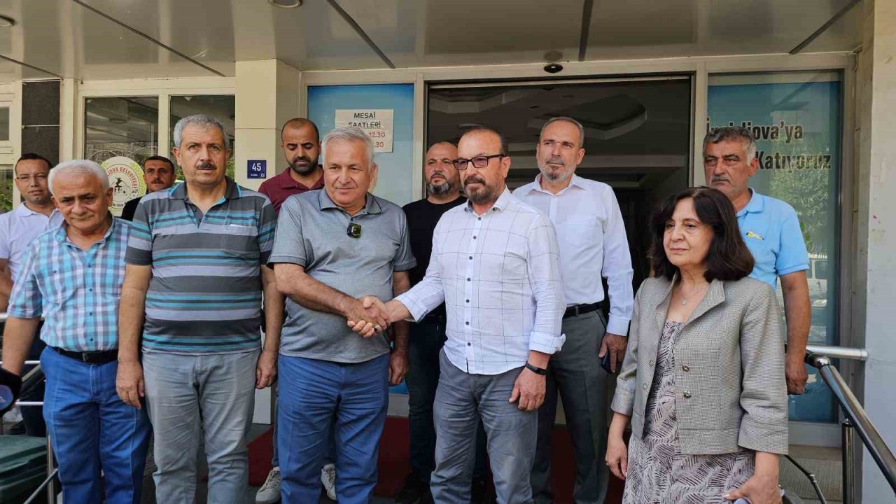 Nazilli Belediyesi’nden İncirliova Belediyesi’ne otobüs hibesi