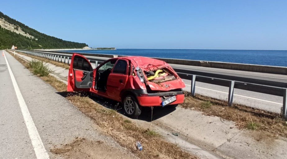 Otomobil bariyere çarptı: 1 yaralı