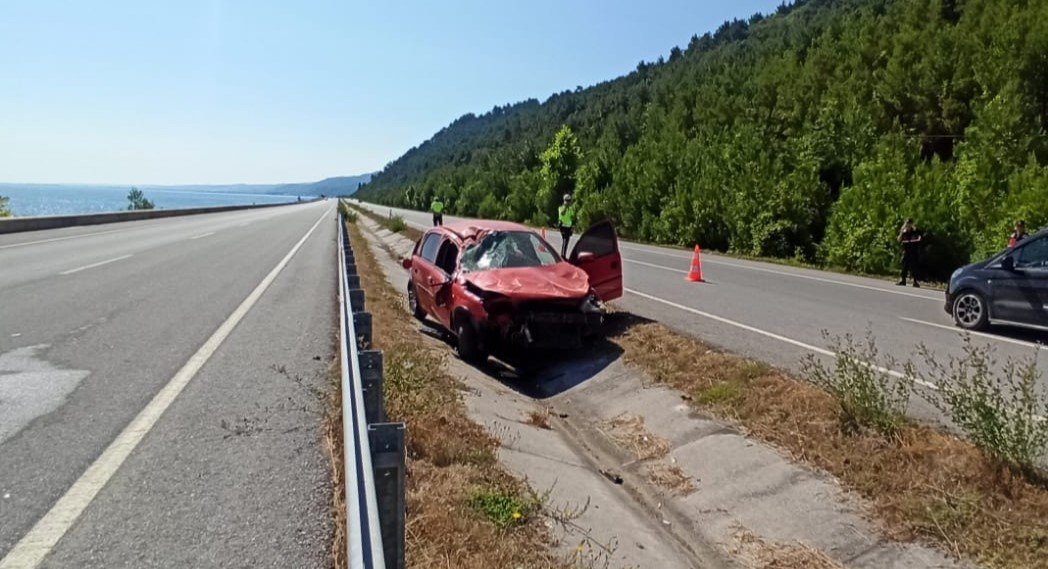 Otomobil bariyere çarptı: 1 yaralı