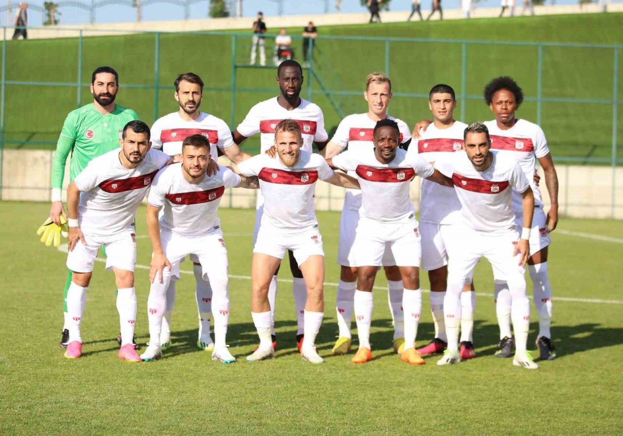 Hazırlık maçı: Sivasspor: 2 - Ümraniyespor: 0