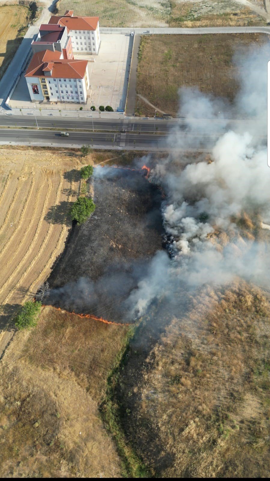 Çorlu’daki korkutan yangın havadan görüntülendi