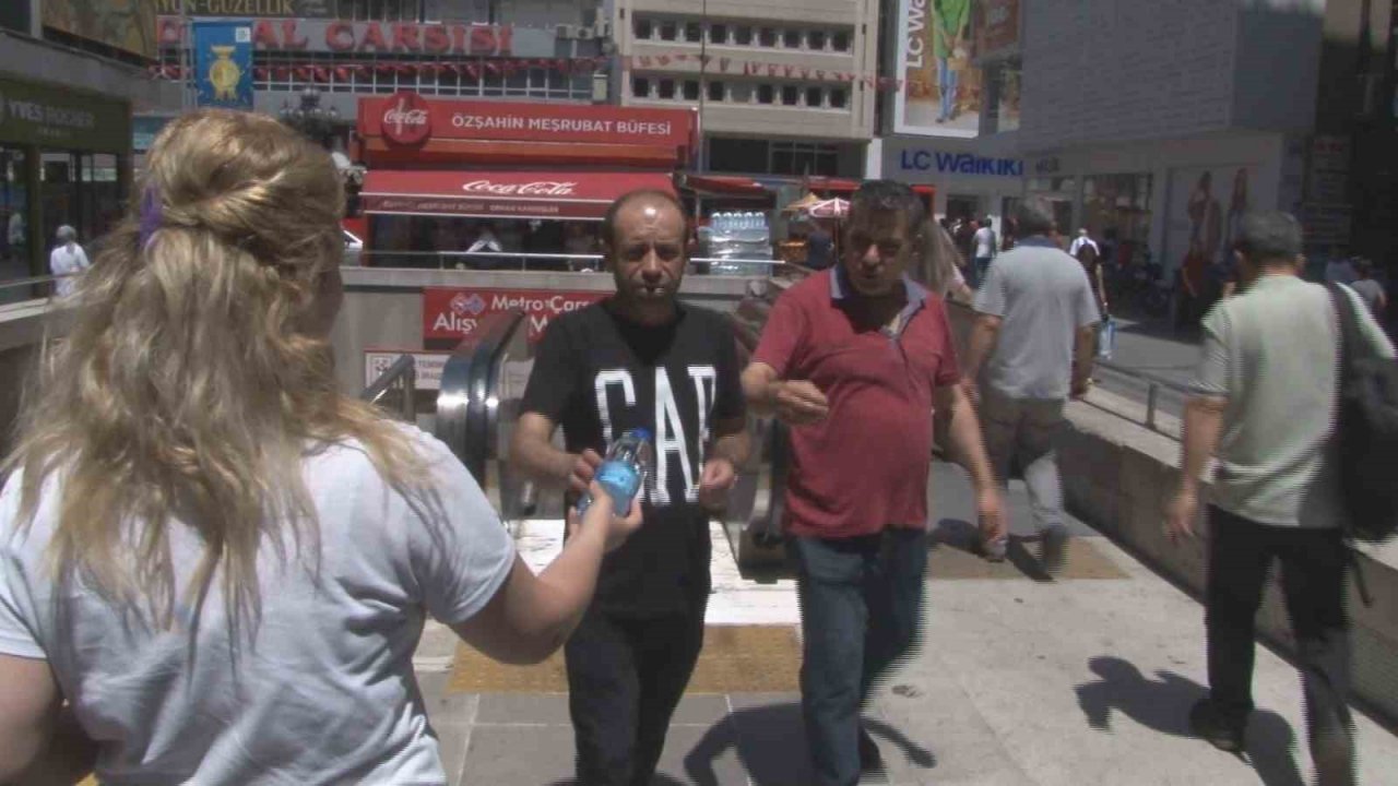 Sıcaklıkların 35 dereceyi geçtiği Başkent’te vatandaşlara ücretsiz su dağıtıldı