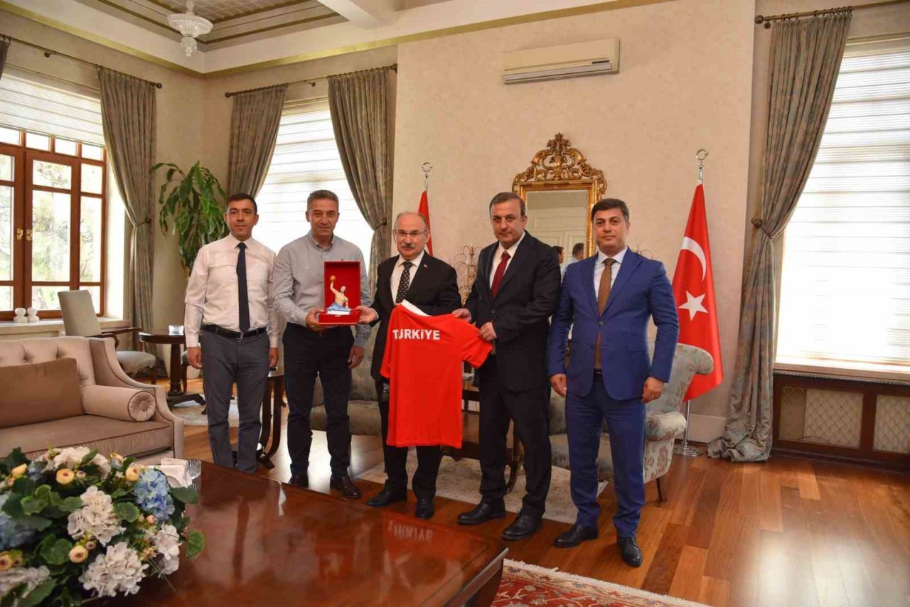 Türkiye Sutopu Federasyonu’ndan Vali Karadeniz’e ziyaret