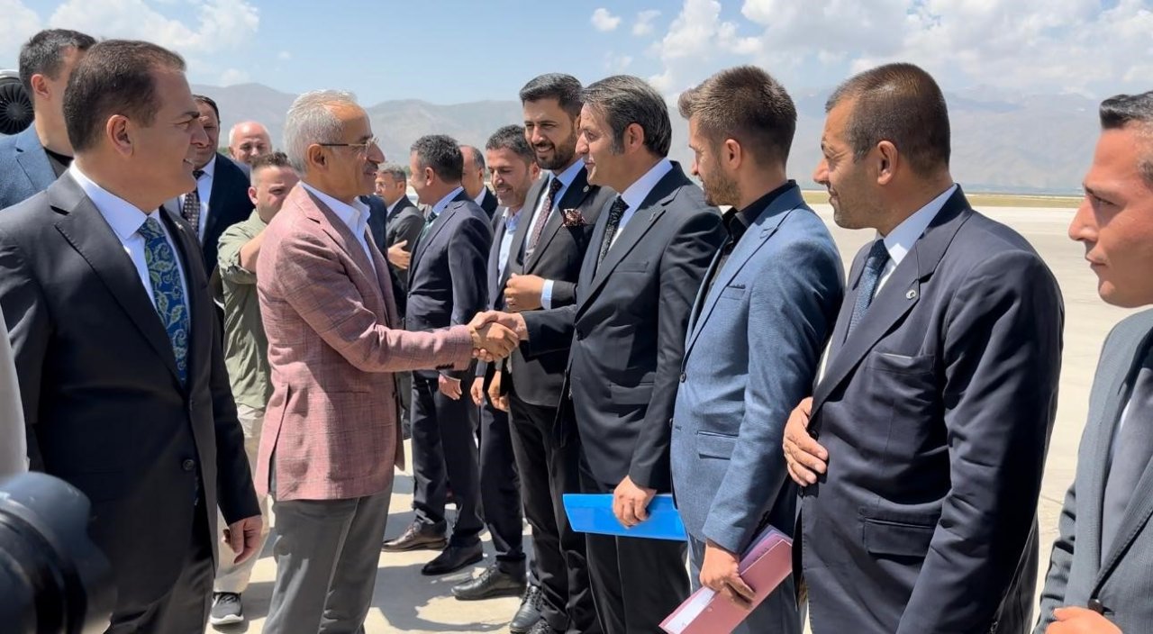 Ulaştırma ve Altyapı Bakanı Uraloğlu Yüksekova’da