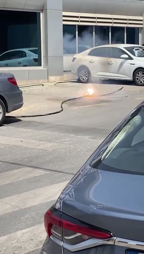 Ümraniye’de sıcaktan elektrik kabloları yandı