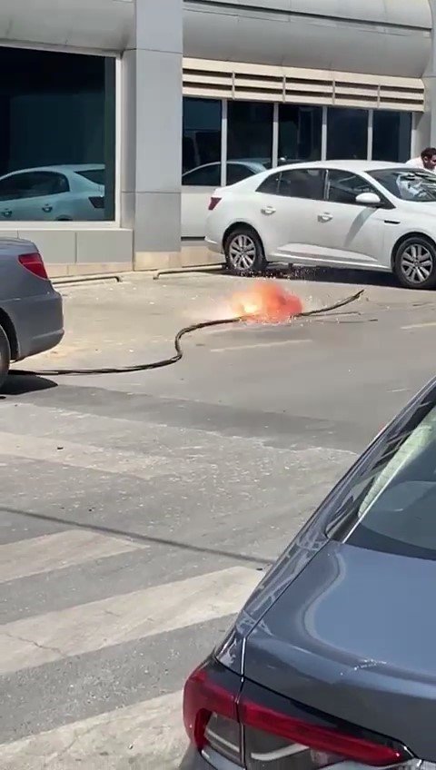 Ümraniye’de sıcaktan elektrik kabloları yandı