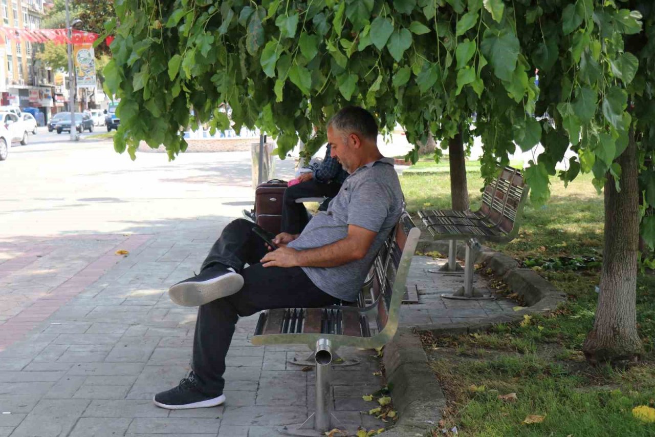 Termometrelerin 40’a dayandığı en sıcak günde Sakarya’dan çarpıcı kareler