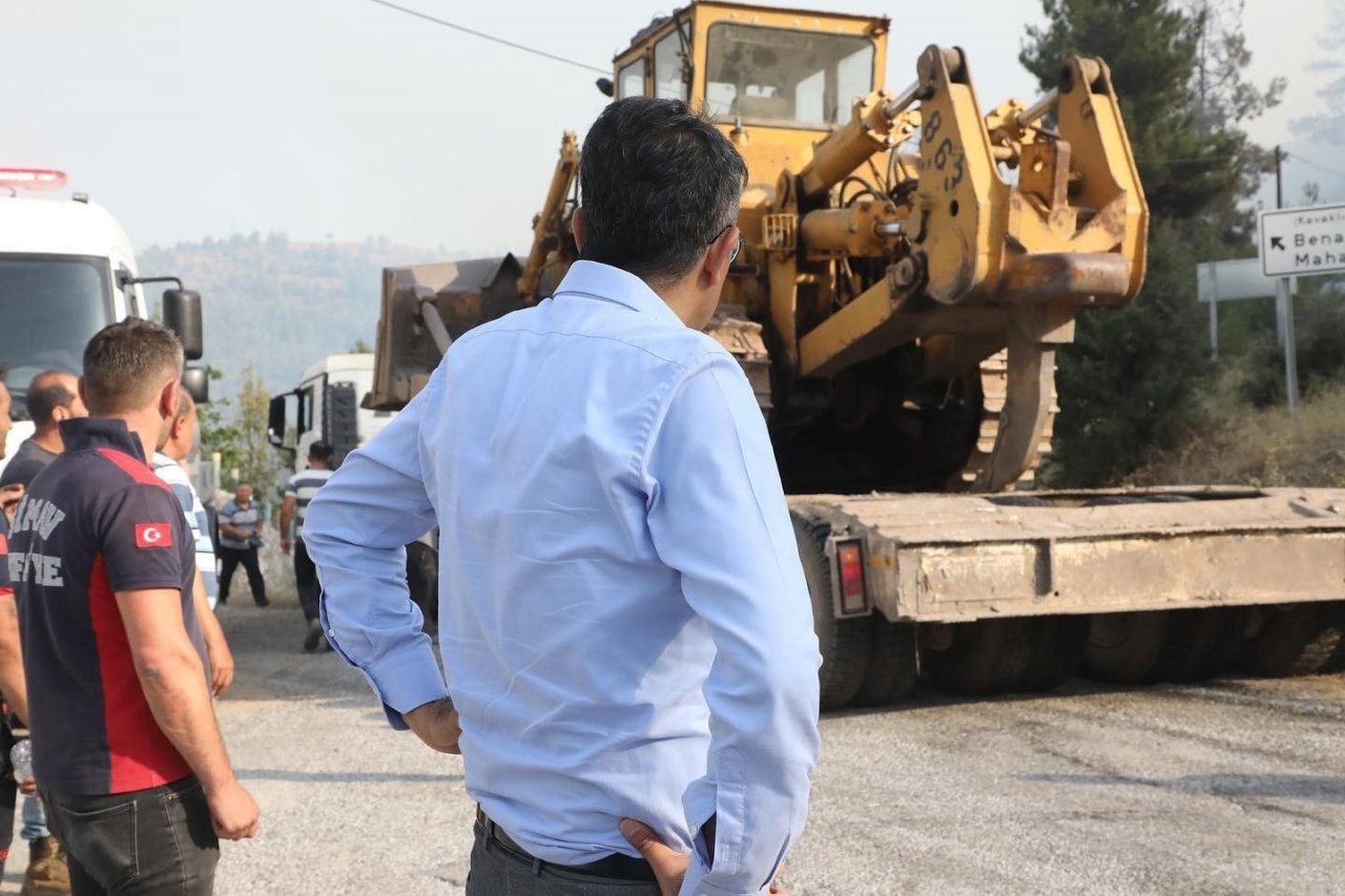 Vali Çelik, “Orman yangını yerleşim yerleri için risk oluşturmuyor”