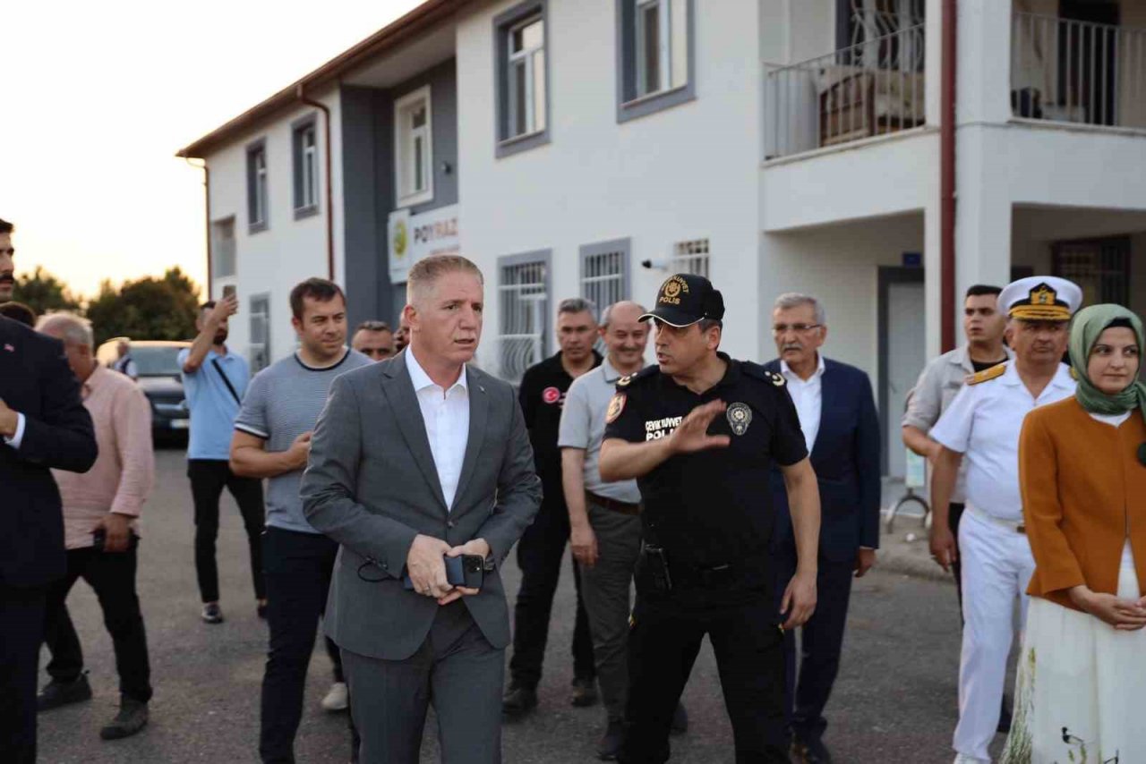 İstanbul Valisi Gül: "Yaklaşık 13 hektarlık alanda etkili olan yangın kısmen kontrol altında"