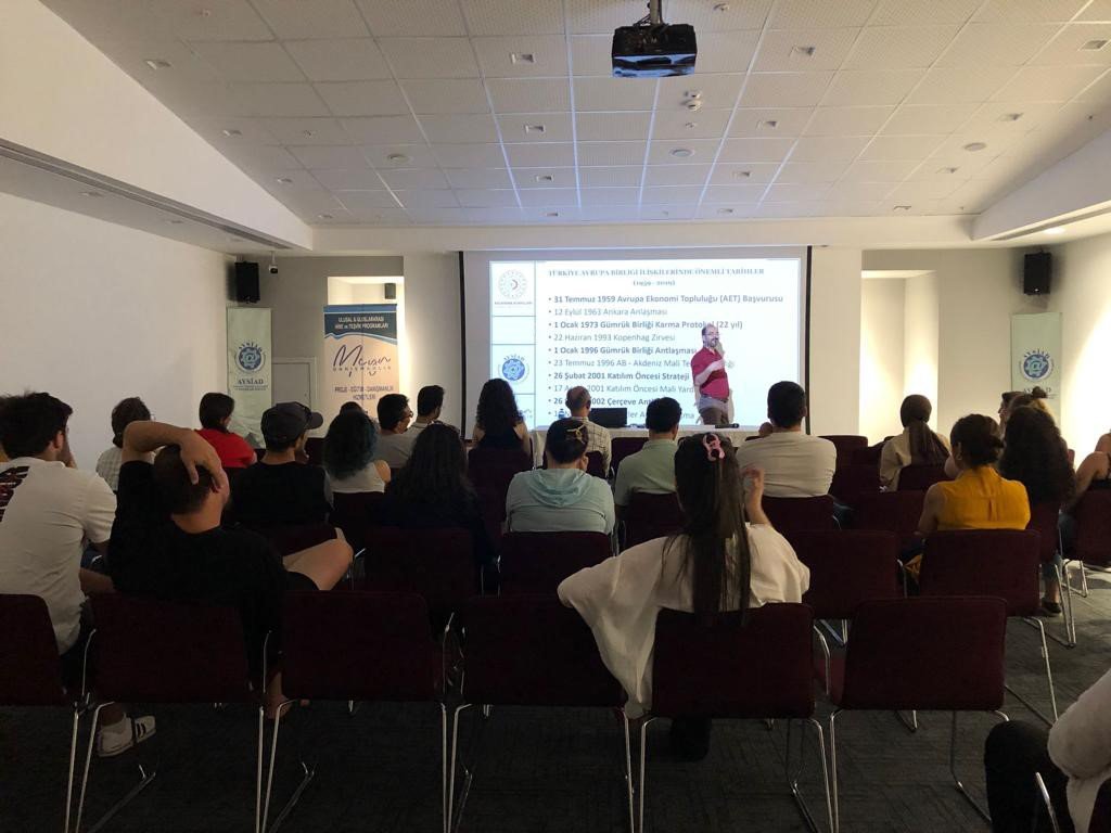 AYSİAD proje yazma eğitimleri ile yerelden dünyaya açılıyor