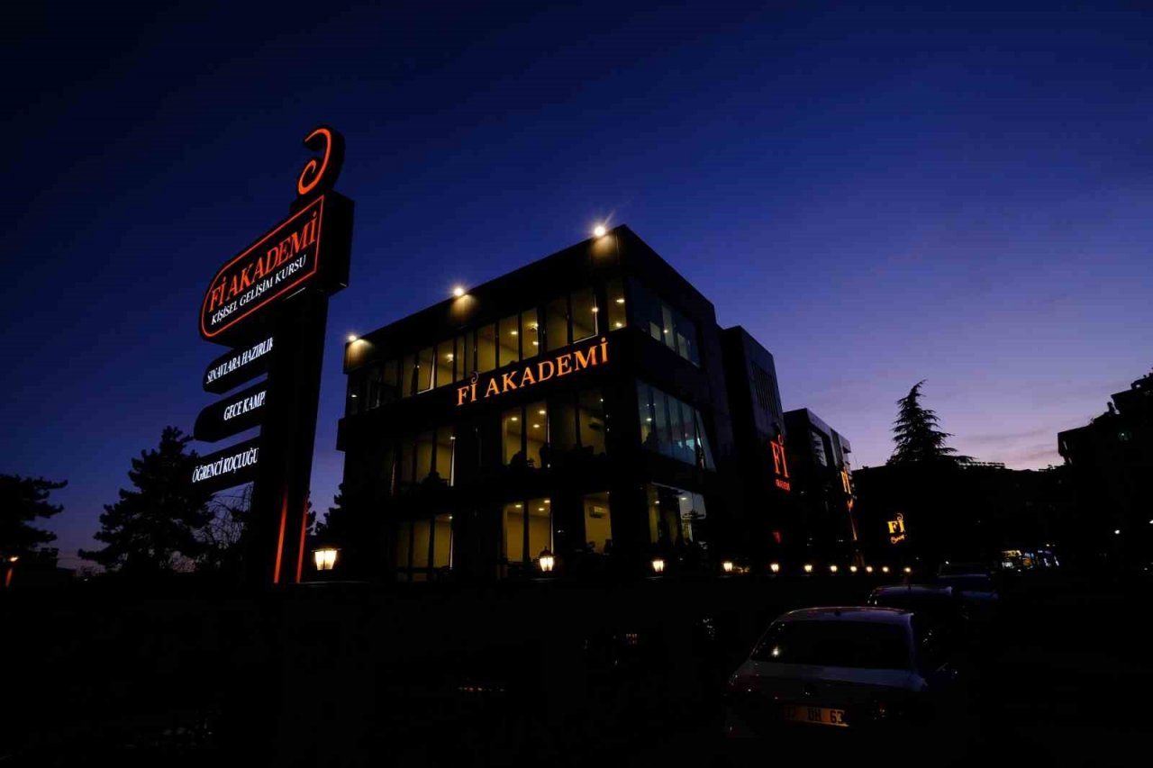 Deprem öğrencilerin hayallerini yıkamadı