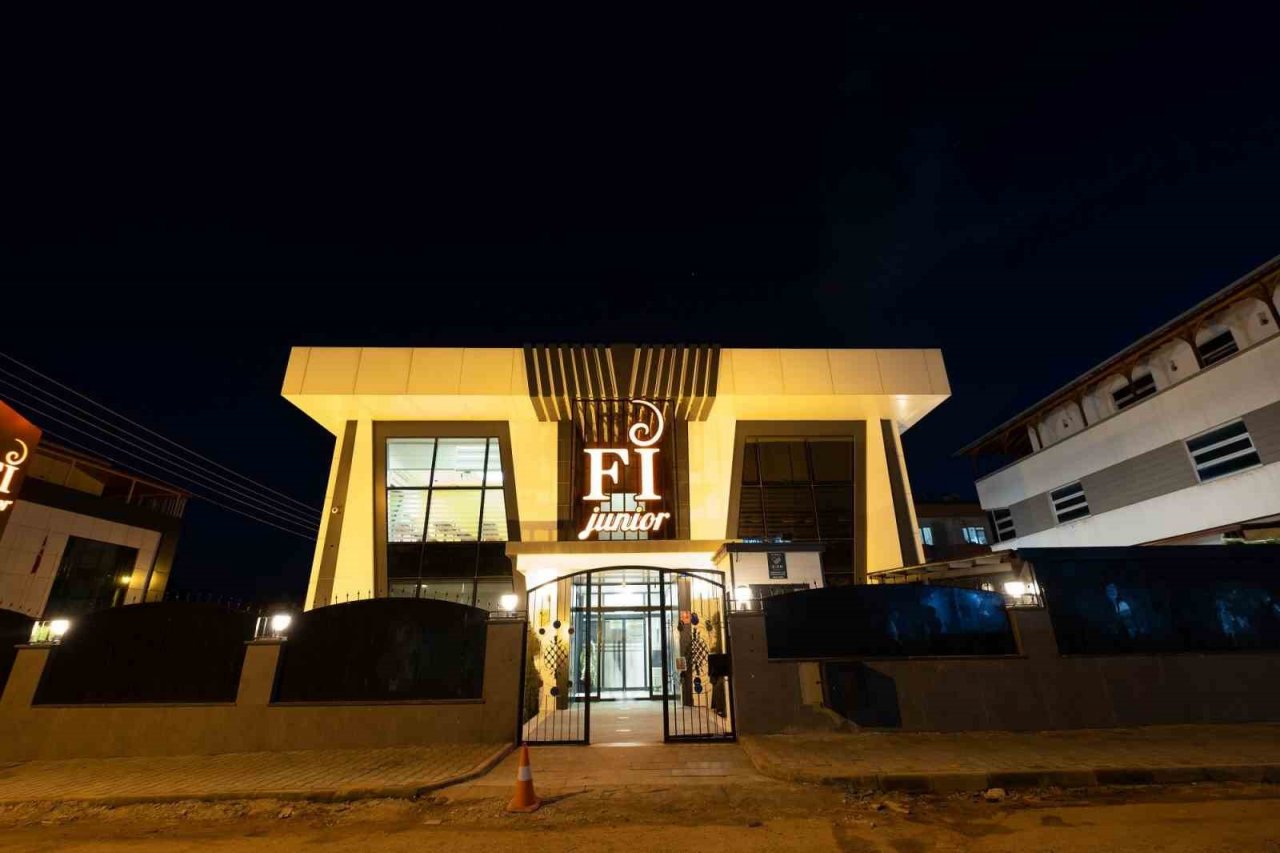 Deprem öğrencilerin hayallerini yıkamadı