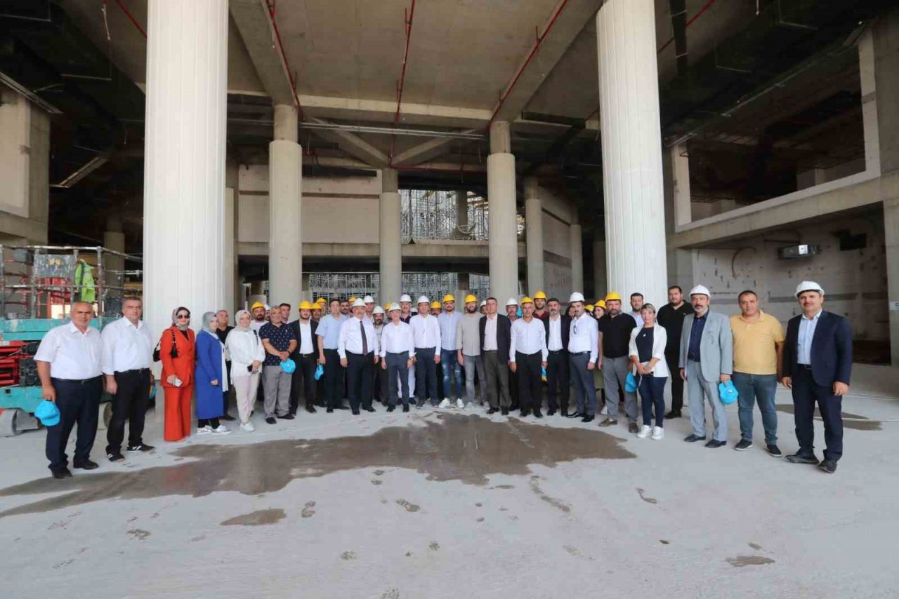 Belediyelerin hizmetlerini yerinde inceledi