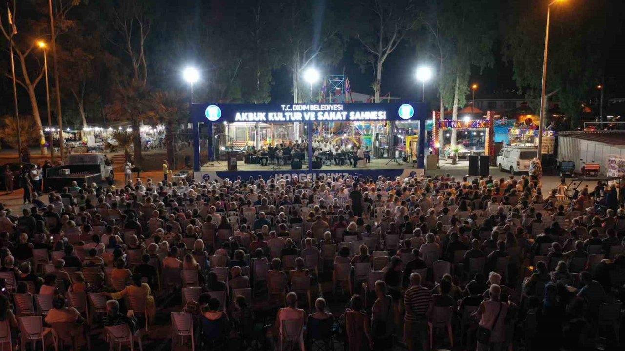 Akbük’te yaz konseri büyük beğeni topladı