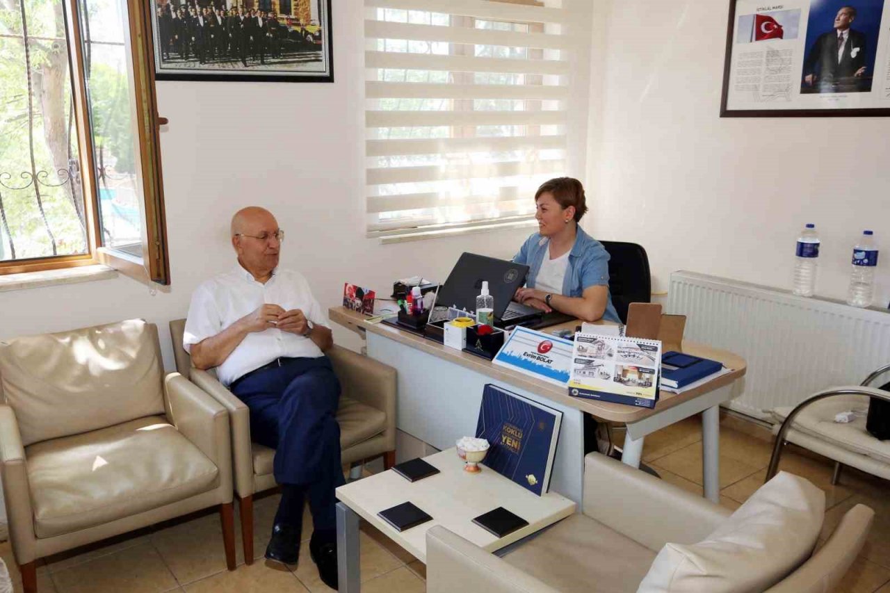 Yenimahalle Belediye Başkanı Yaşar inşaatı devam eden pazar yerini inceledi