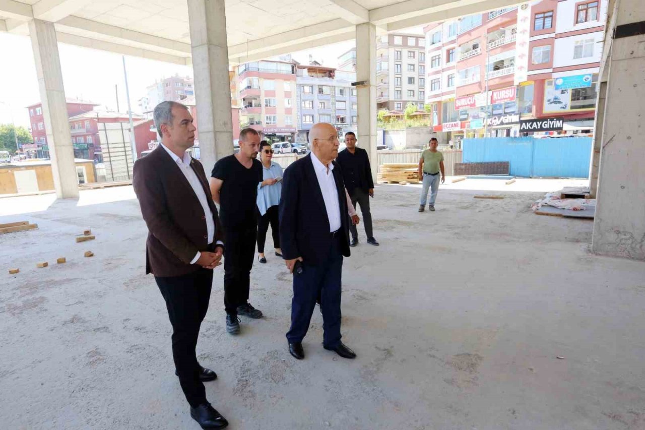 Yenimahalle Belediye Başkanı Yaşar inşaatı devam eden pazar yerini inceledi